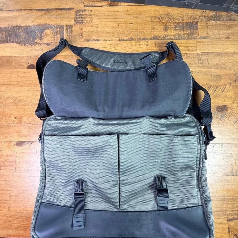 Tumi T2 Ballistic Nylon Messenger Laptop Briefcase‎ Bag